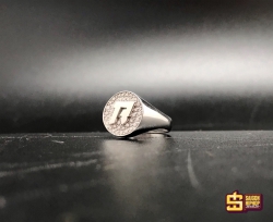 Nhẫn Chữ Cái Mặt Tròn
